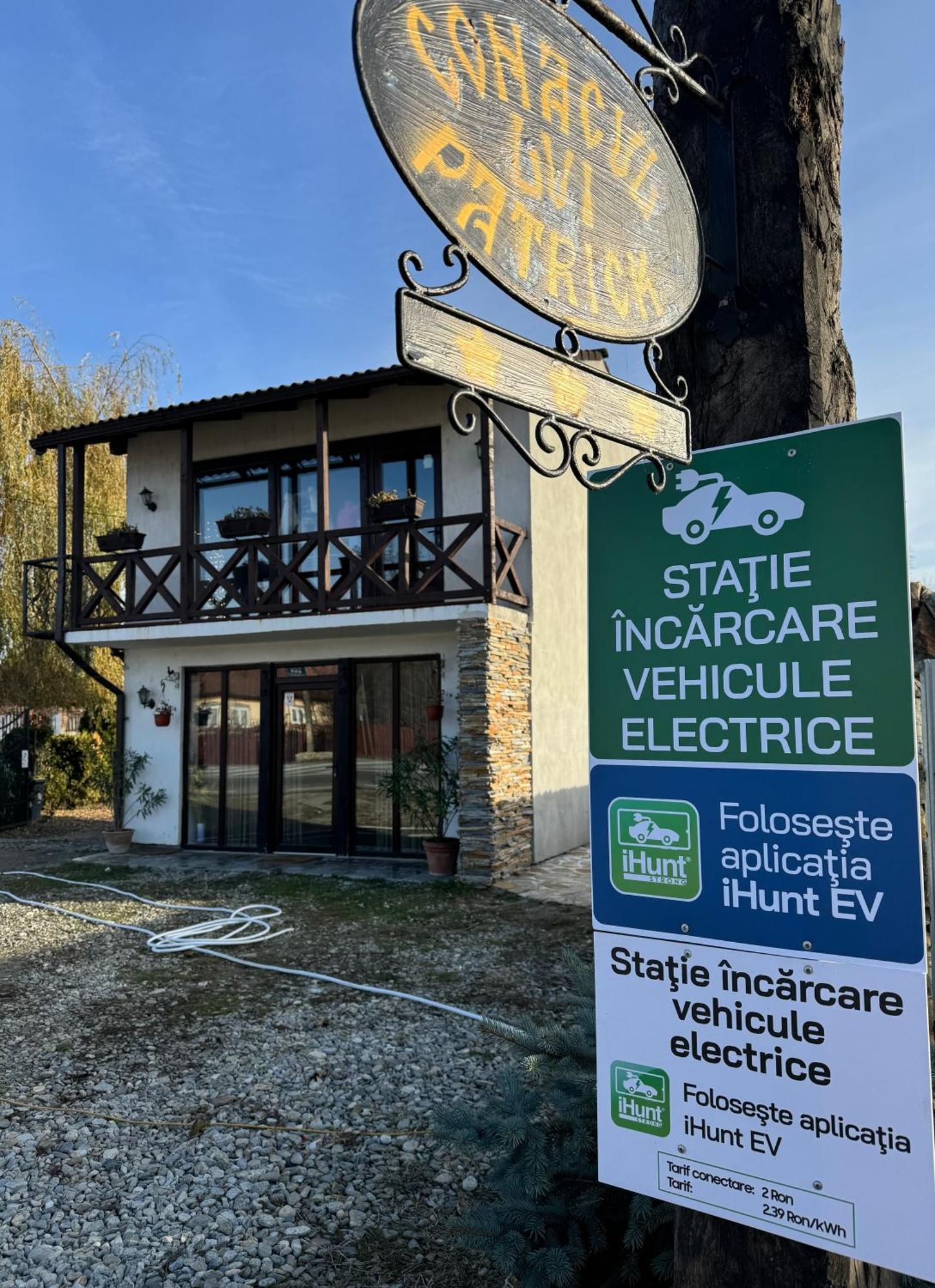 Conacul Lui Patrick Hotel Poenari Exterior photo